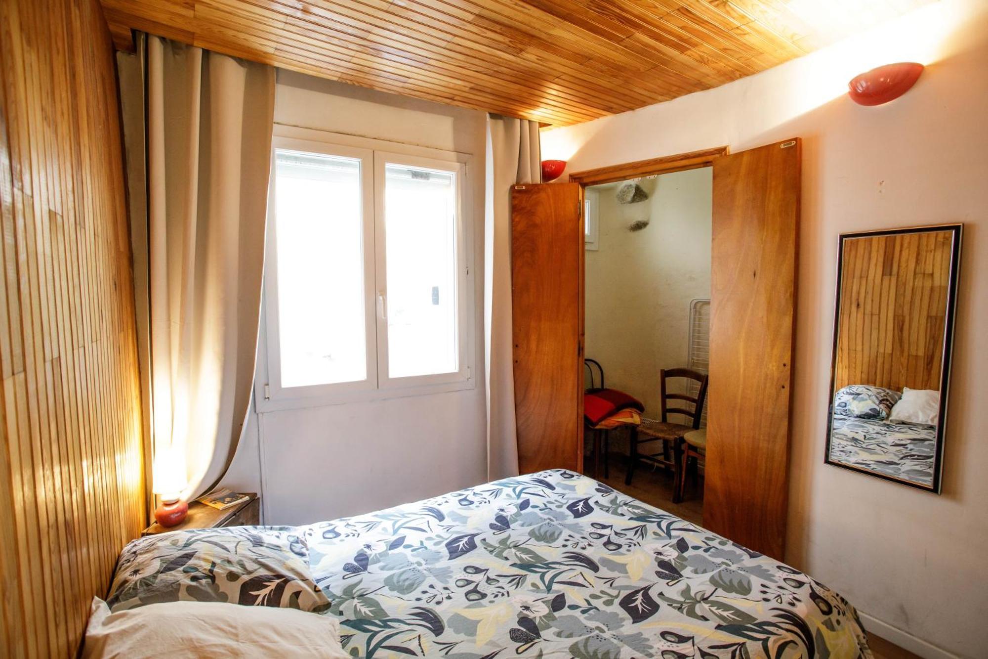 Gite Rue Tranquille Padern Екстер'єр фото